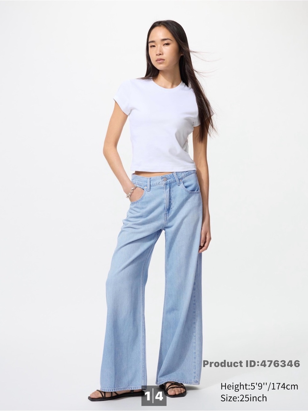 Uniqlo Wide Flare Leg Mid Rise Jeans
Size W25 L28.5 Denim Light Wash